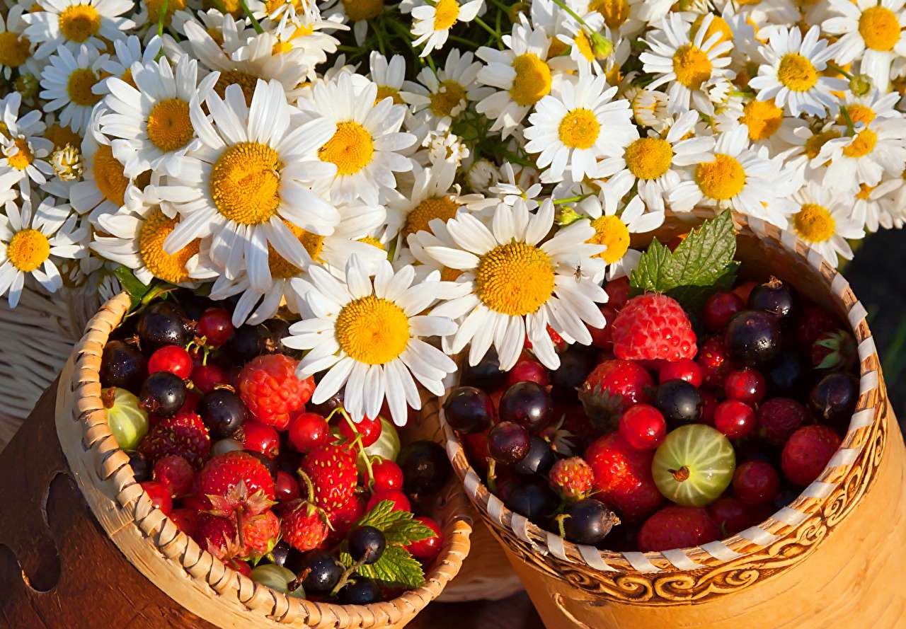 Цветы и фрукты онлайн-пазл