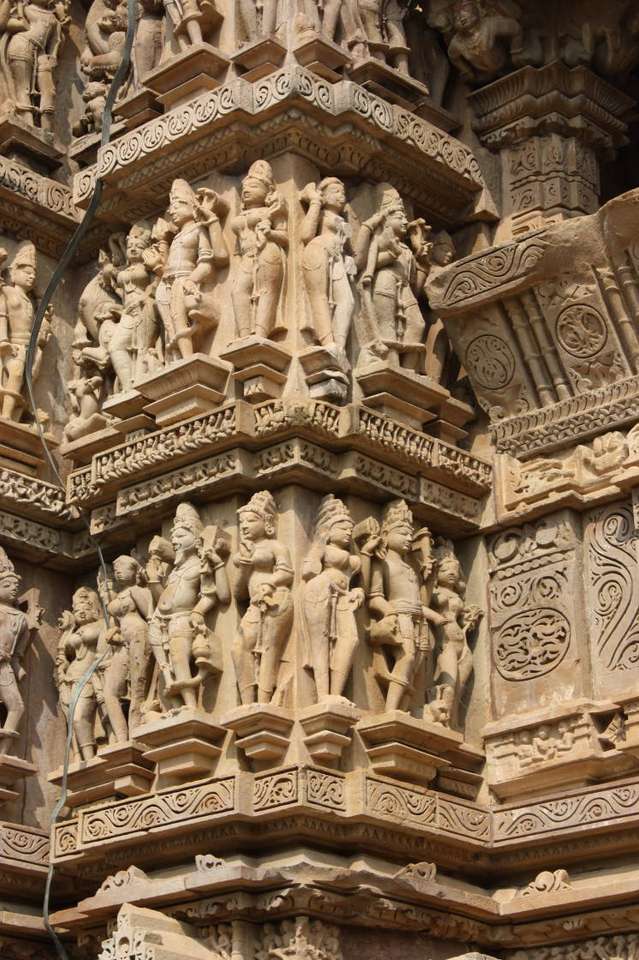 Khajuraho, the figures of its temples online puzzle
