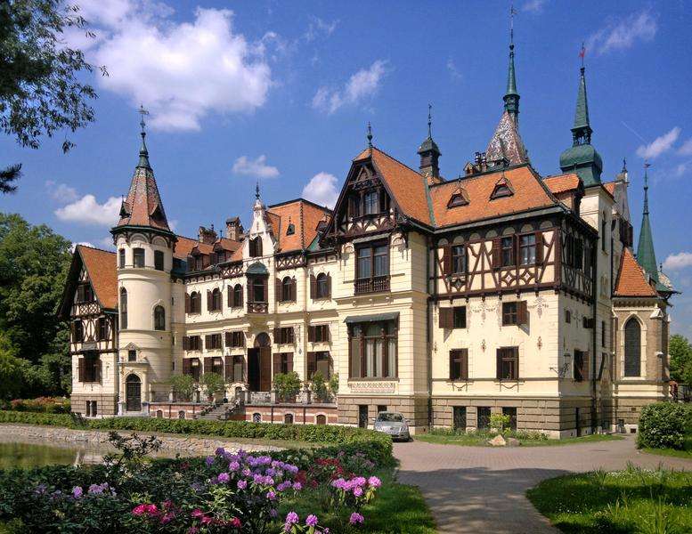 Замок Zlin Lesna Чехія пазл онлайн