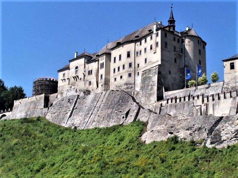 Complexo de castelo na República Tcheca puzzle online