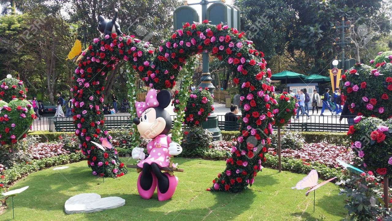 Mickey Mouse garden online puzzle