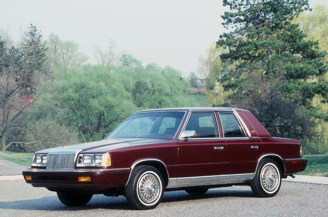 1986 Chrysler LeBaron sedán rompecabezas en línea
