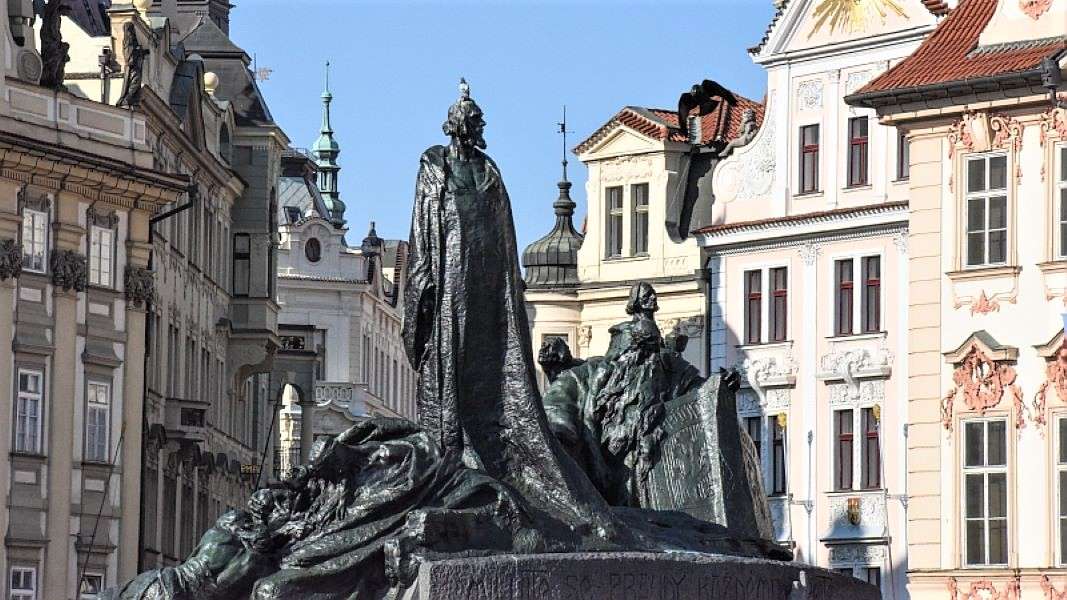 Памятник Яну Гусу в Праге Чехия онлайн-пазл