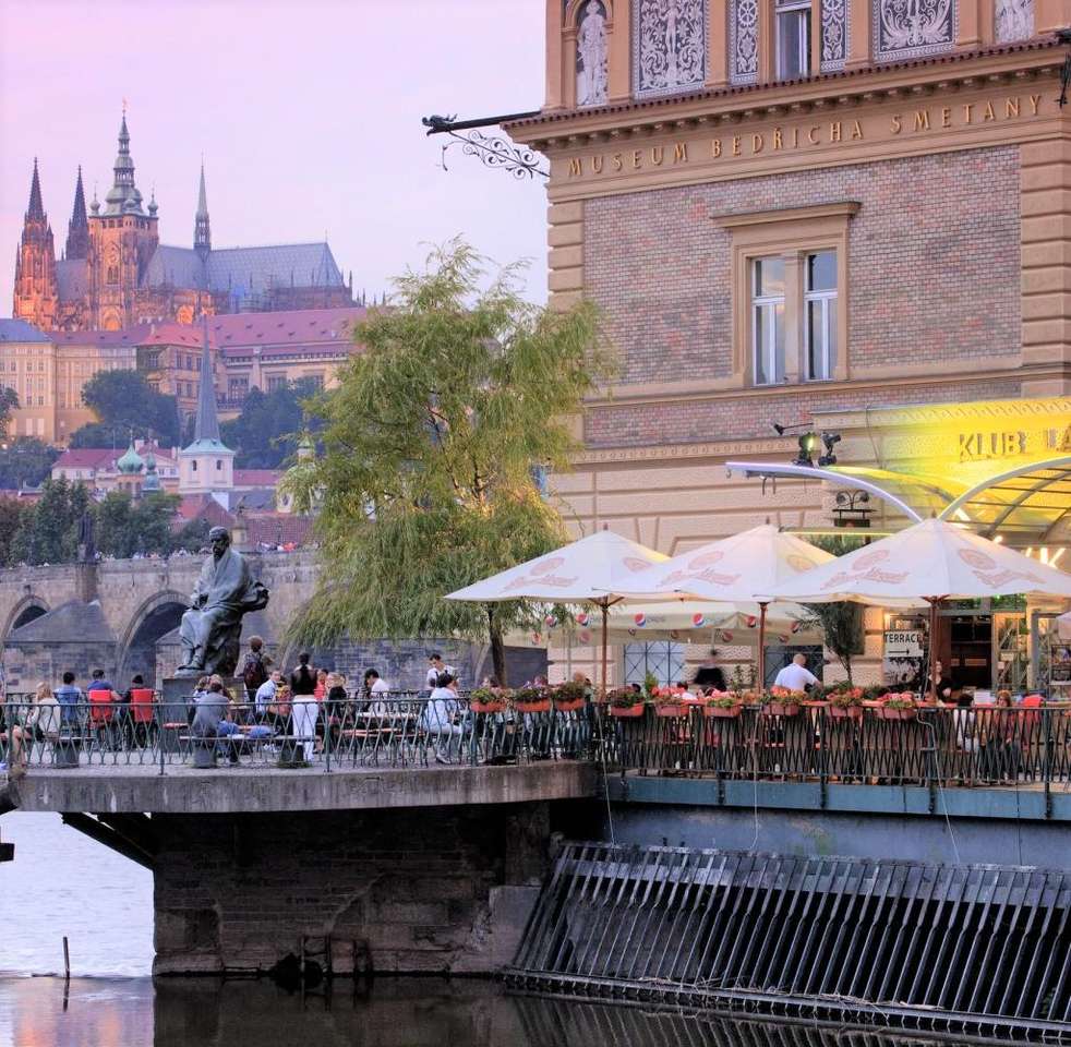 Prags restaurang på floden pussel på nätet
