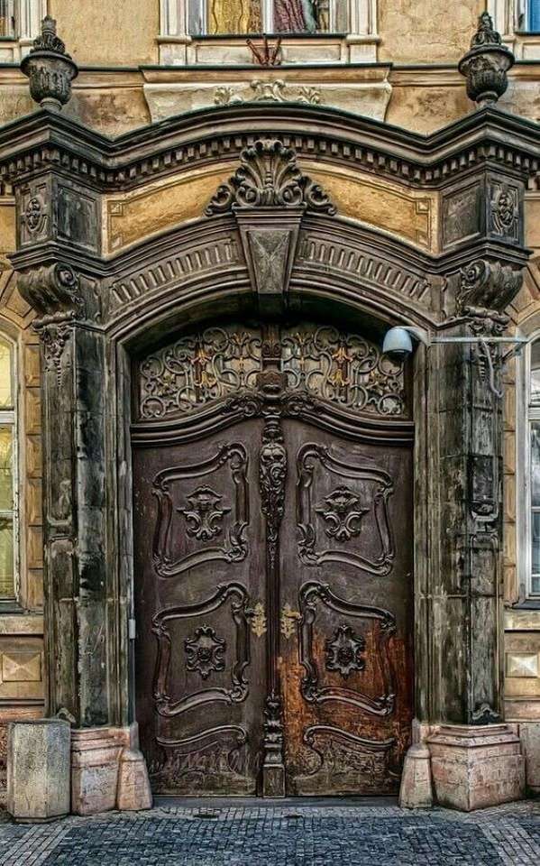 Porta histórica de Praga na República Tcheca puzzle online