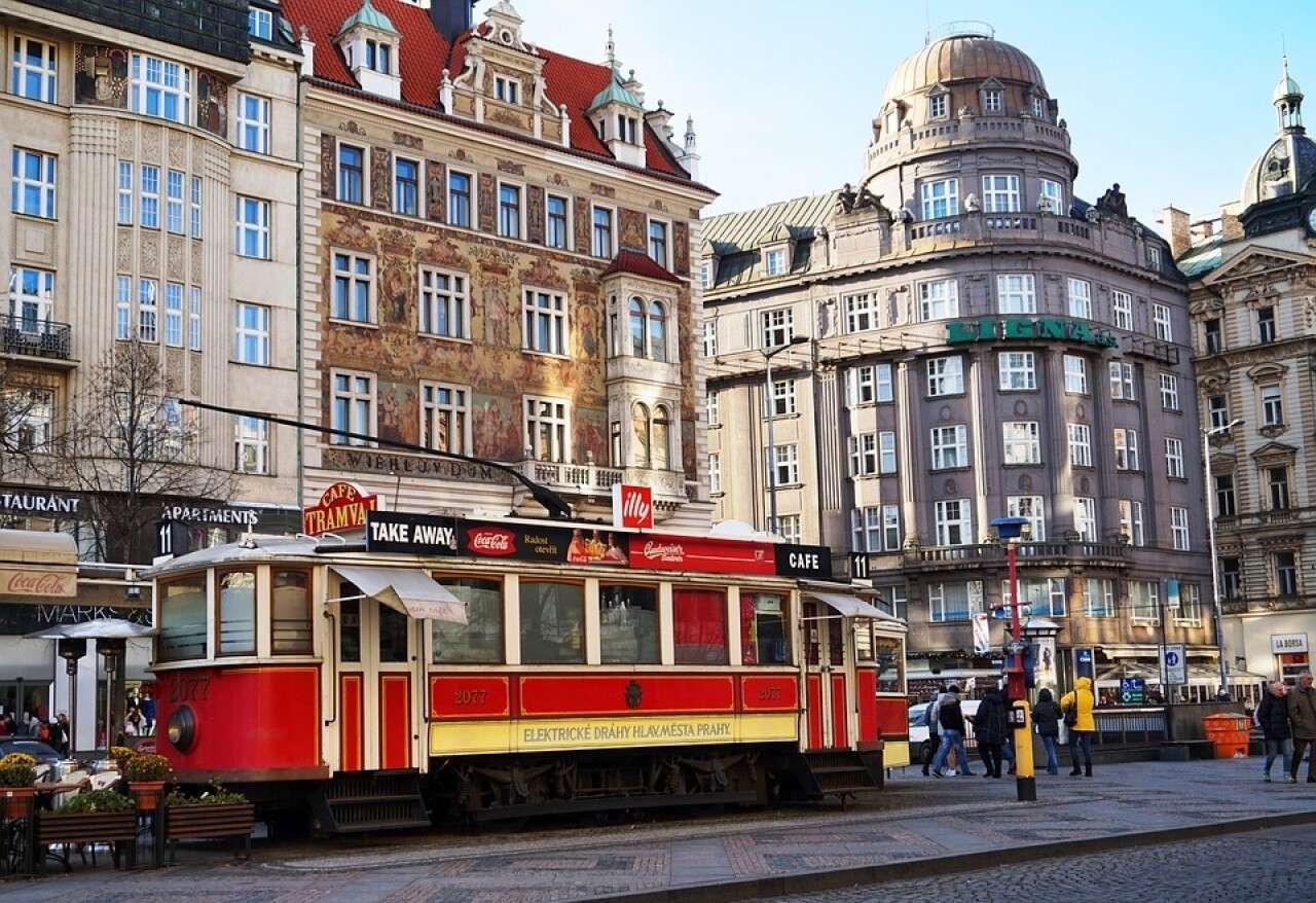 Πράγα στο κέντρο της πόλης τρένο της Τσεχίας παζλ online