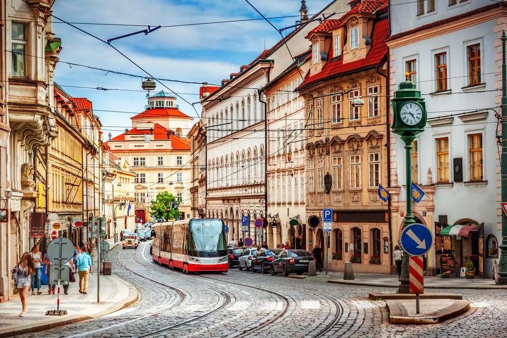 Прага центр города поезд Чехия онлайн-пазл