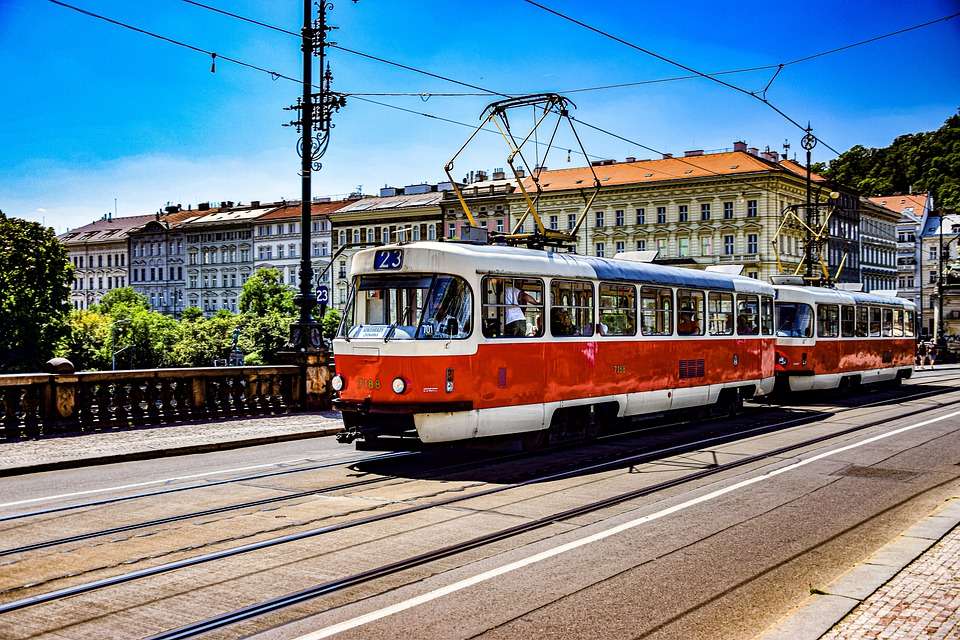 Trem no centro de Praga, República Tcheca quebra-cabeças online