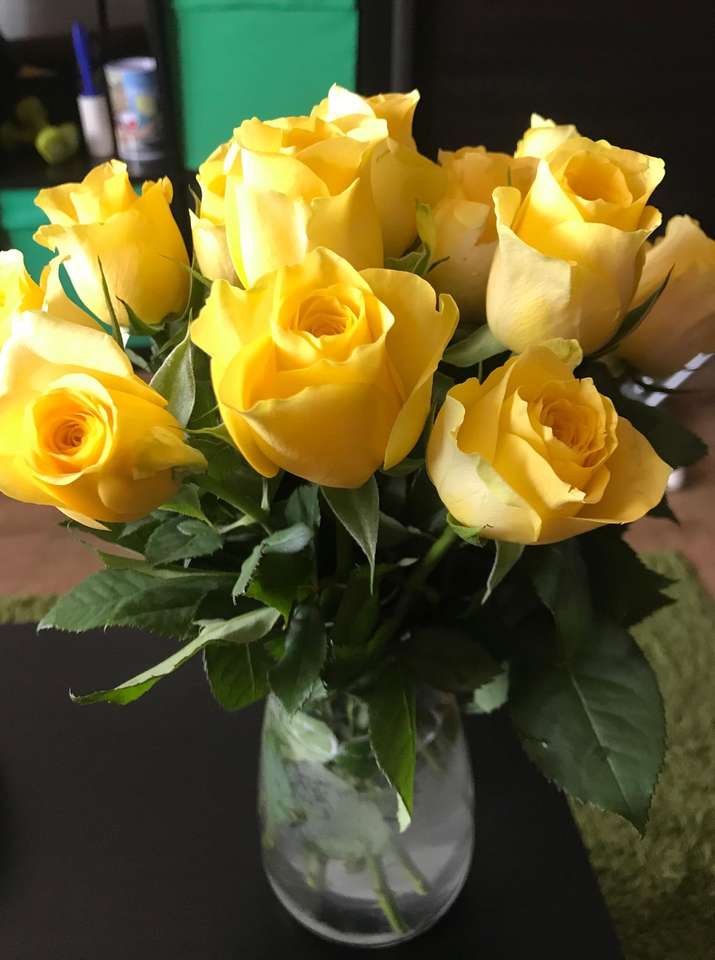 Κίτρινα τριαντάφυλλα παζλ online