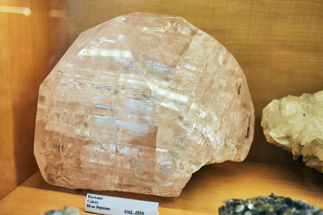 fragment de piatră maro și alb puzzle online