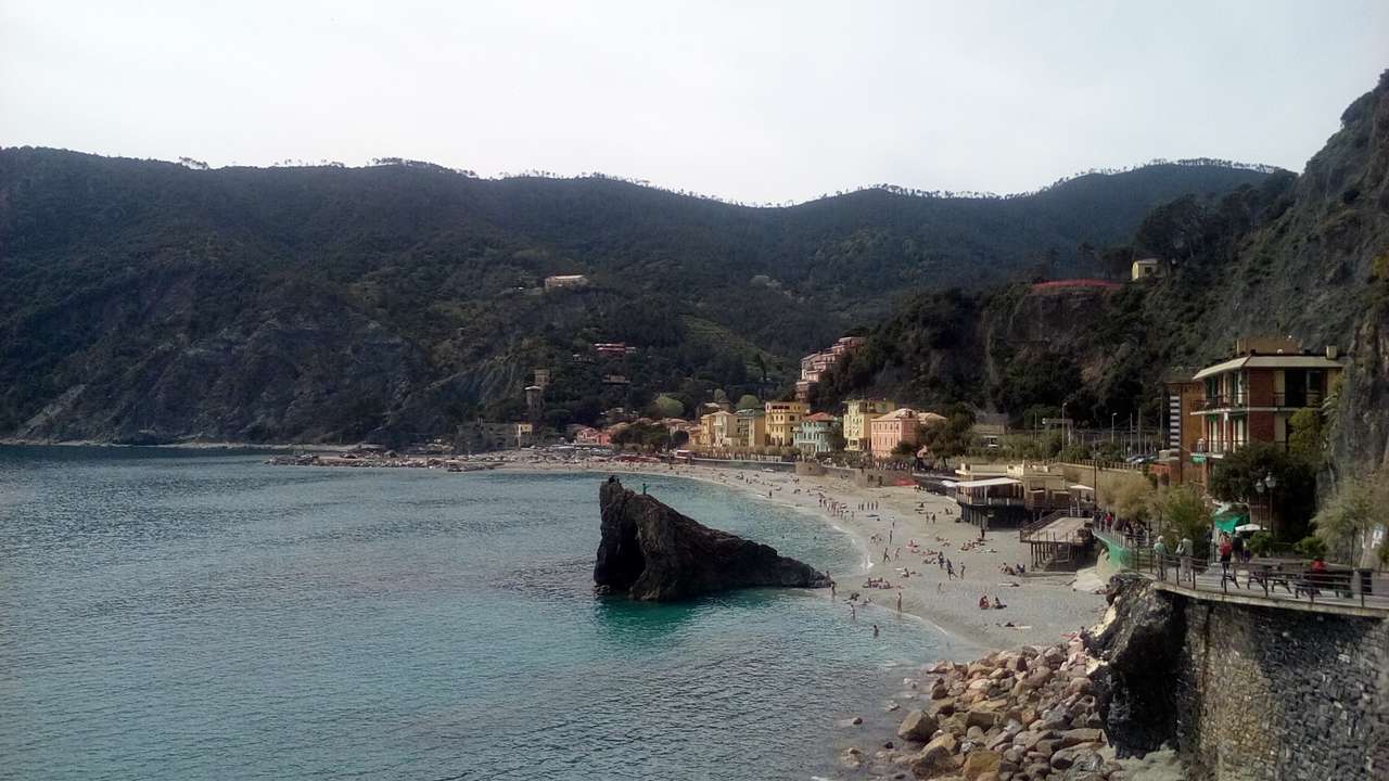 Playa de Cinque Terre rompecabezas en línea