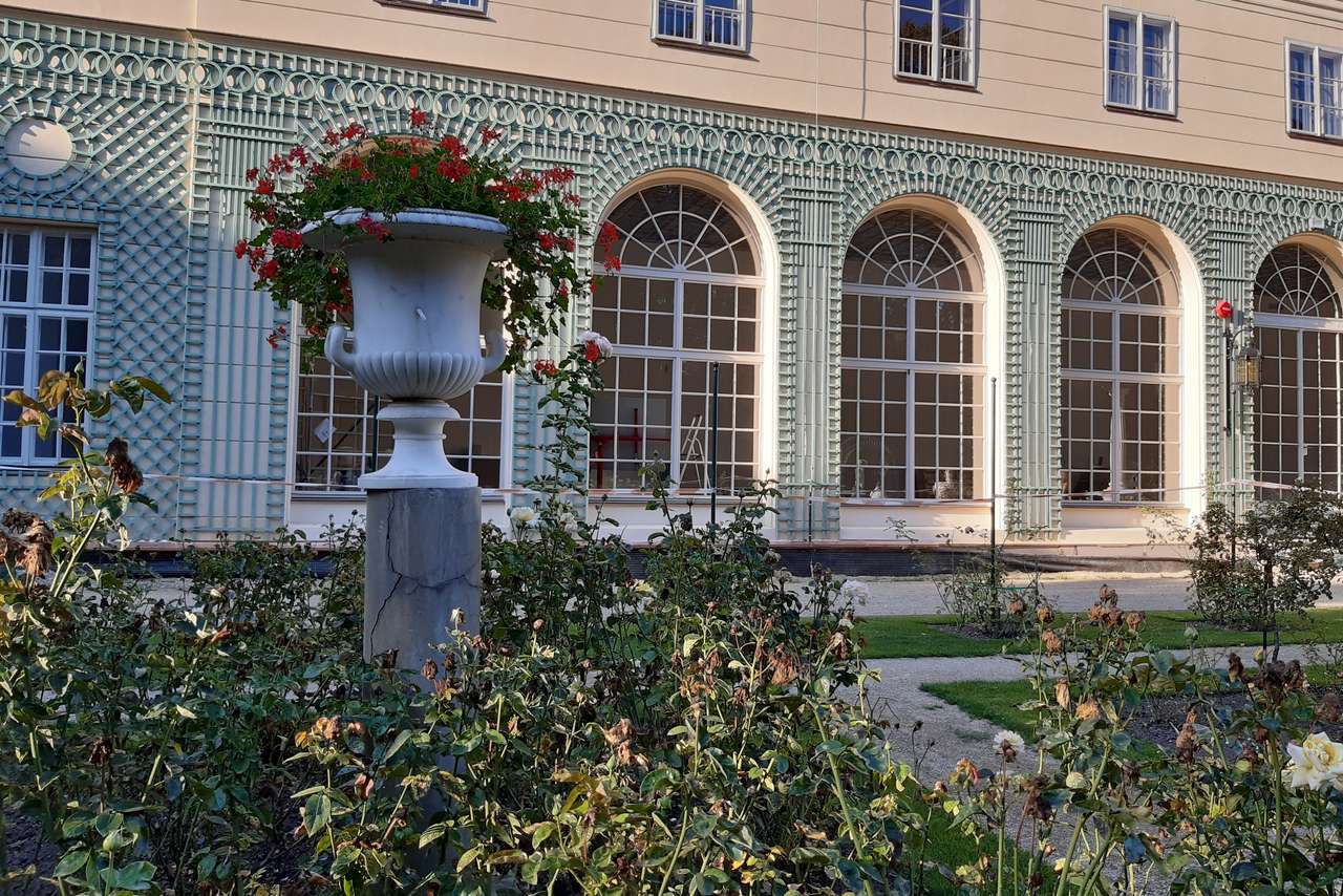 orangery in the park next to the palace in Łańcut online puzzle