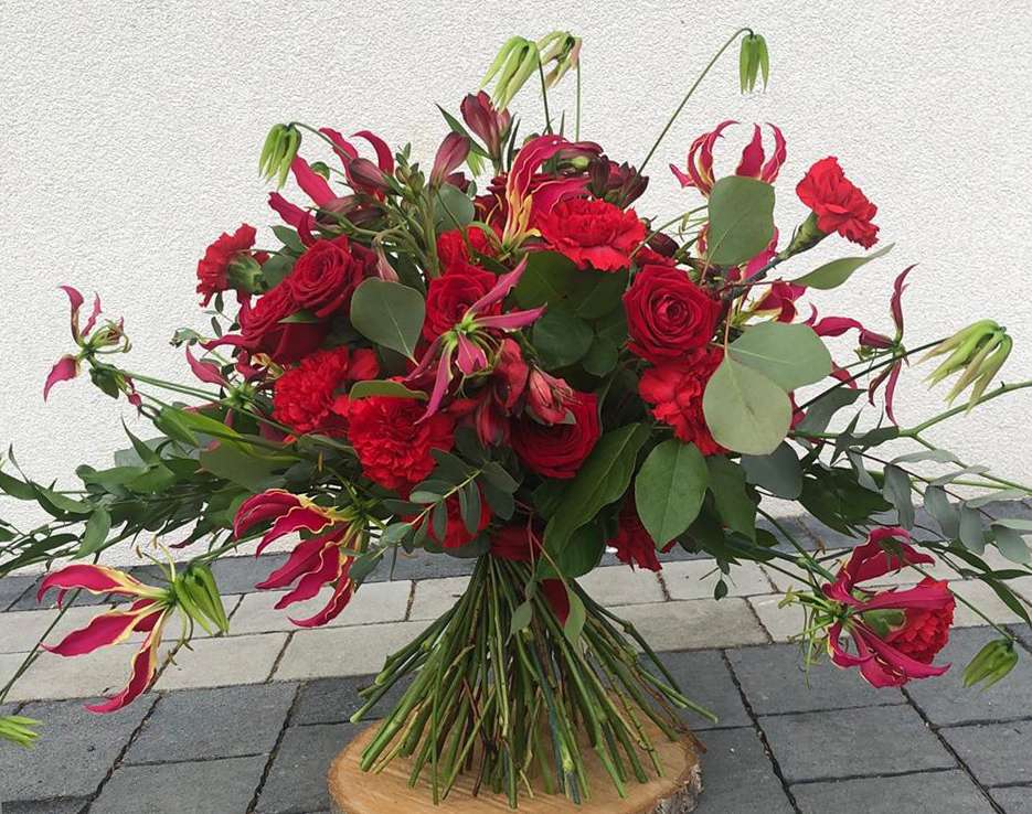 csokor piros virágot kirakós online