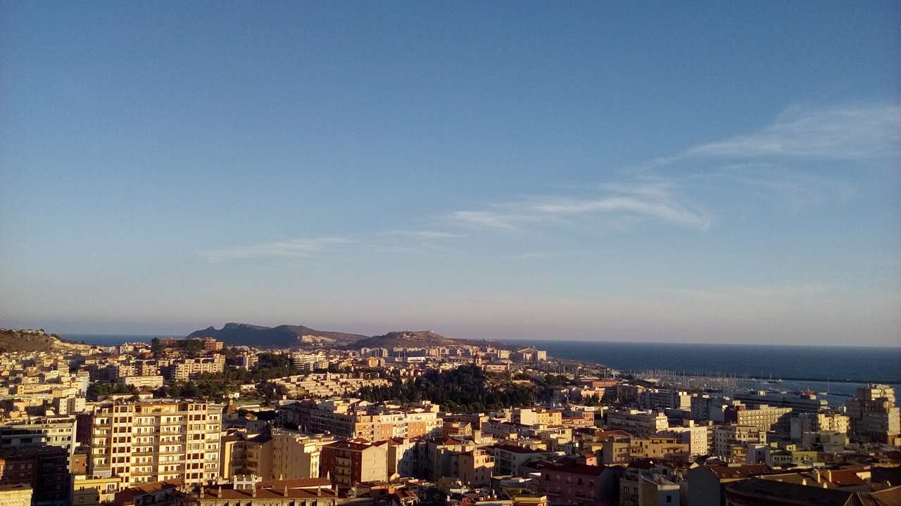 Panorama över Cagliari pussel på nätet