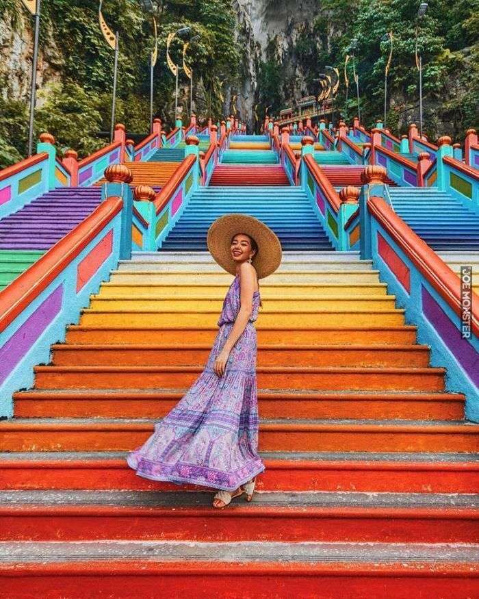 barevné schody v kuala lumpur skládačky online