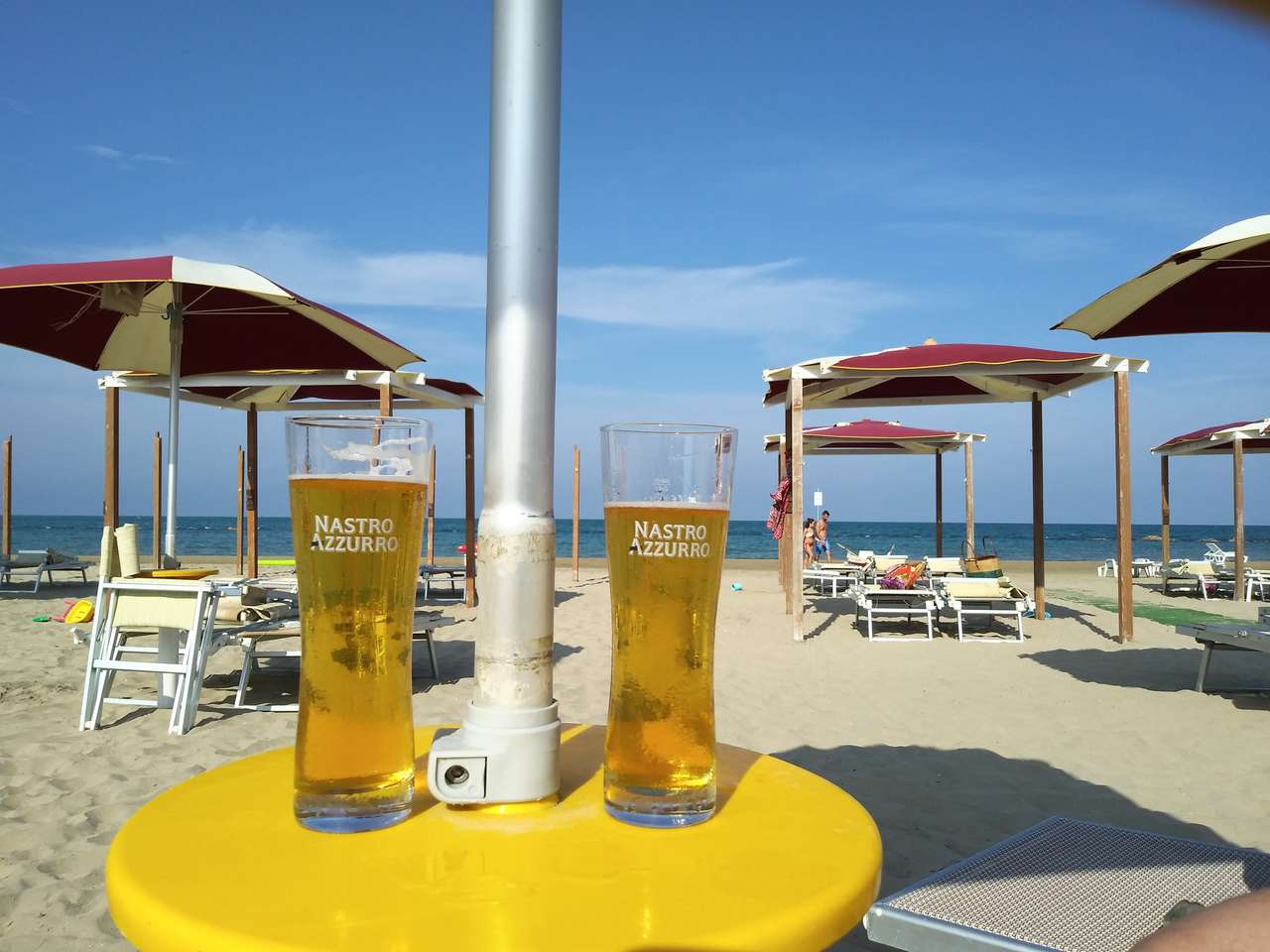 På stranden i Pescara pussel på nätet