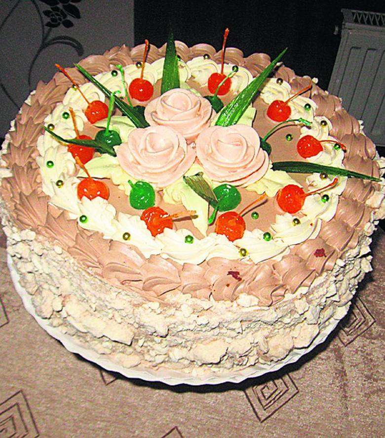 pastel con crema batida rompecabezas en línea