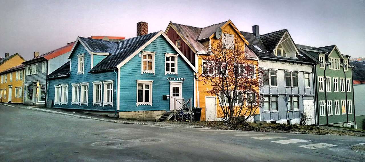 Χρωματιστά σπίτια παζλ online