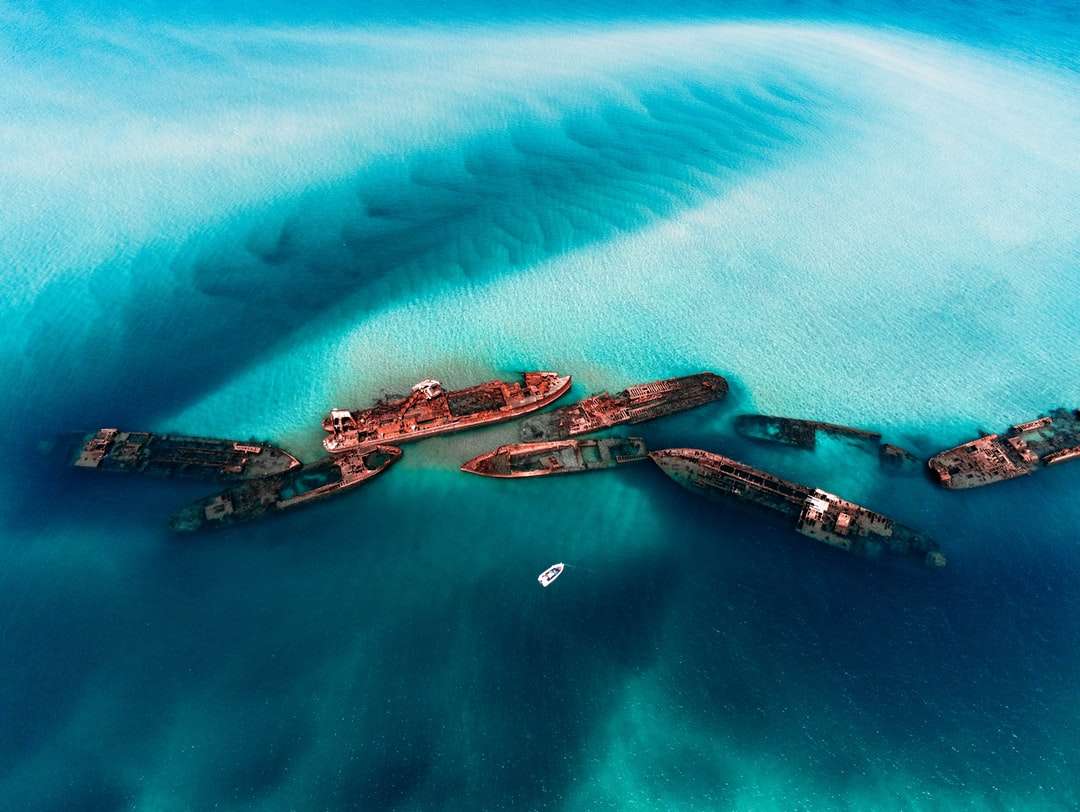 luchtfoto van boten op zee overdag legpuzzel online