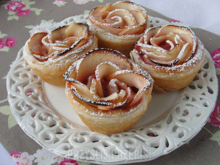 roses in puff pastry jigsaw puzzle online