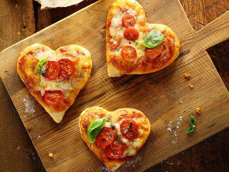 mini pizzy - srdce skládačky online