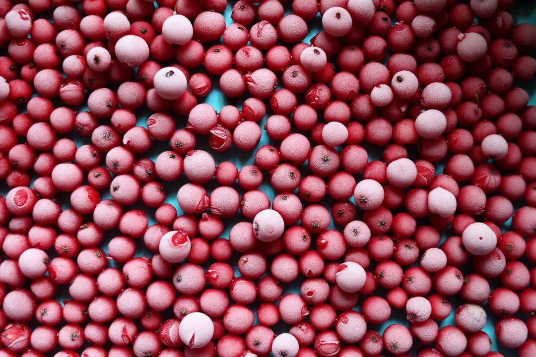 червоні та білі круглі плоди онлайн пазл