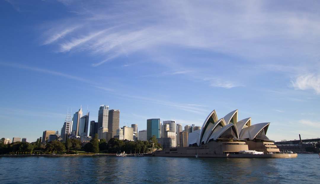 Sydney Opera House v Austrálii během dne skládačky online
