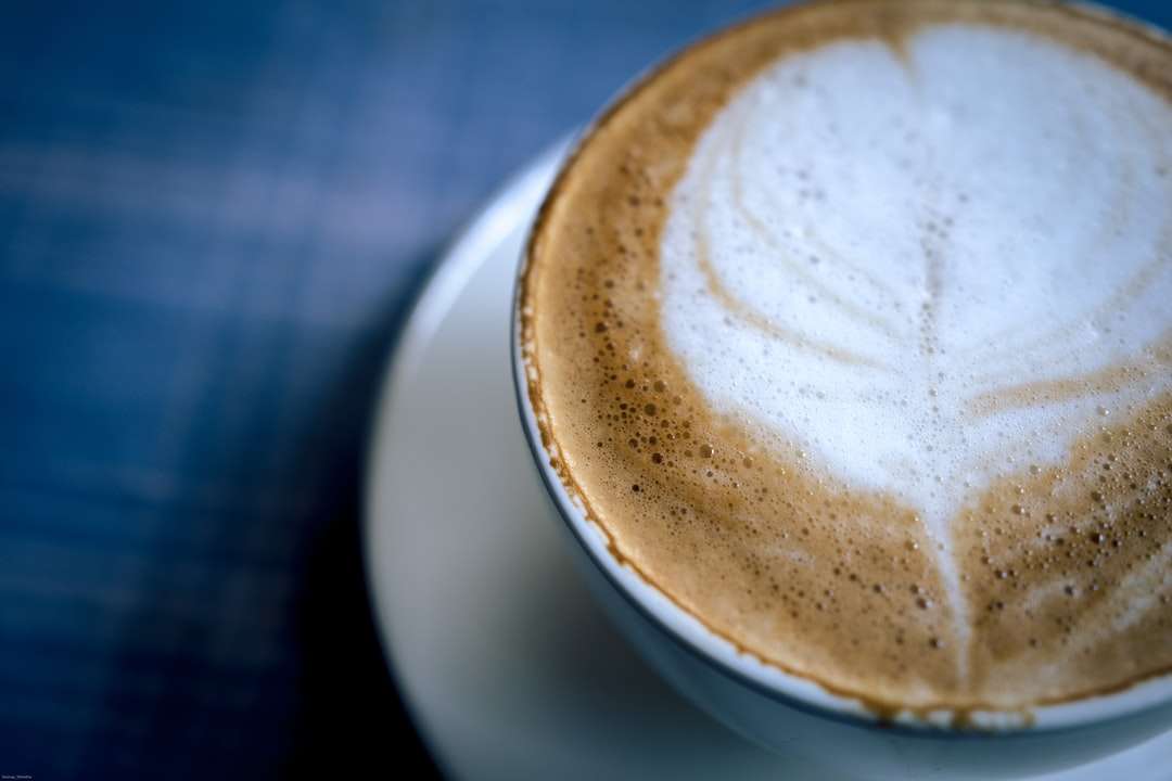 fehér kerámia bögre kávéval online puzzle