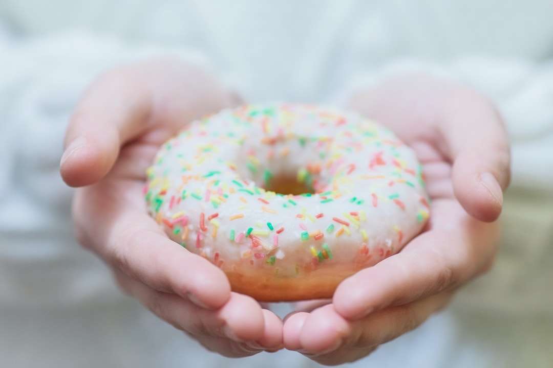 houder van donut met hagelslag legpuzzel online