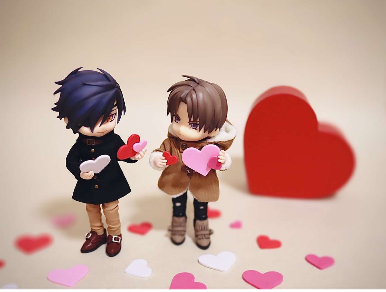 Mitsutada a Hasebe vám dávají krásná srdce skládačky online