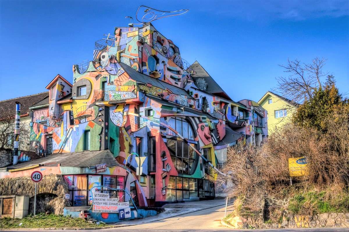 Casa colorida na Eslováquia quebra-cabeças online