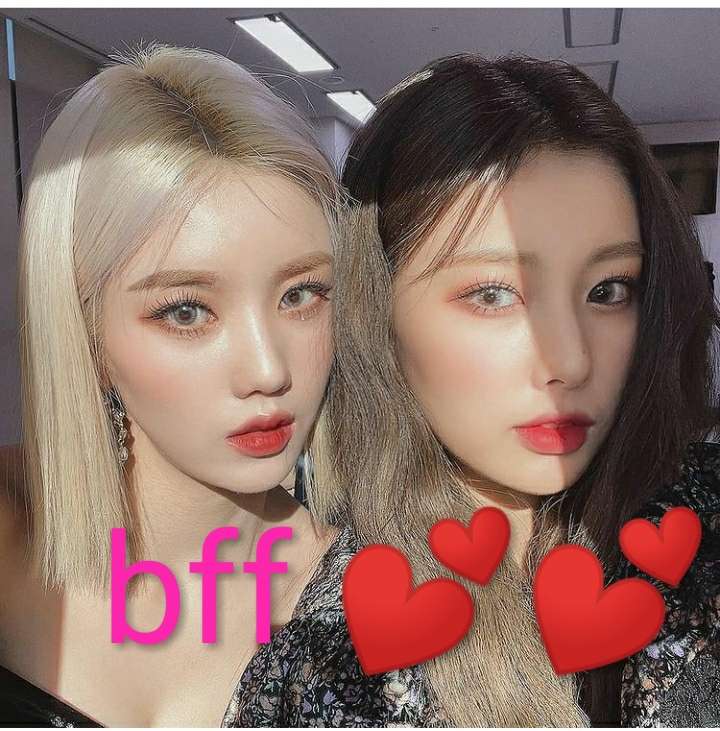 Eunbi med Hyewon pussel på nätet