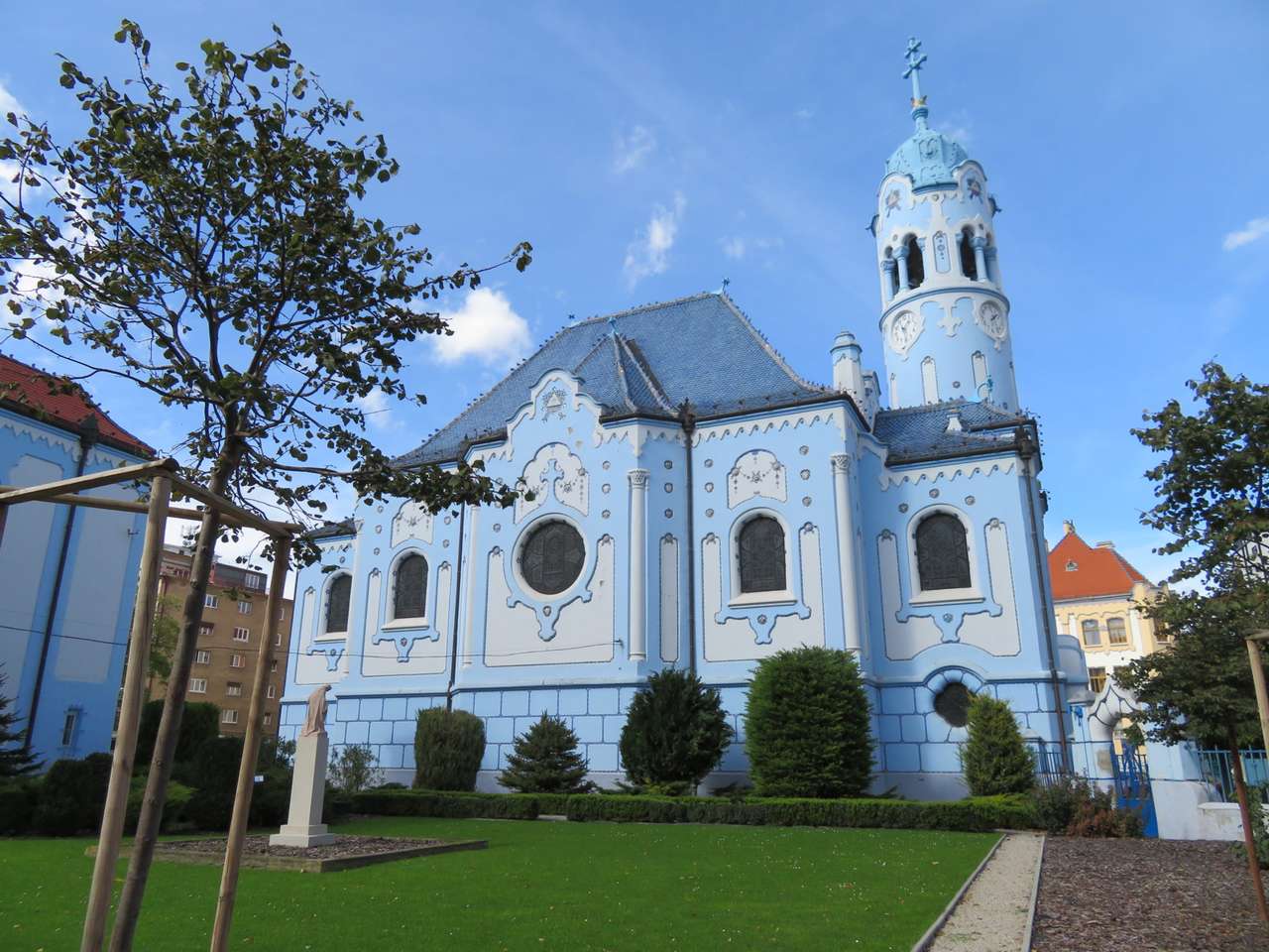 Bratislava Blaue Kirche in der Slowakei Puzzlespiel online