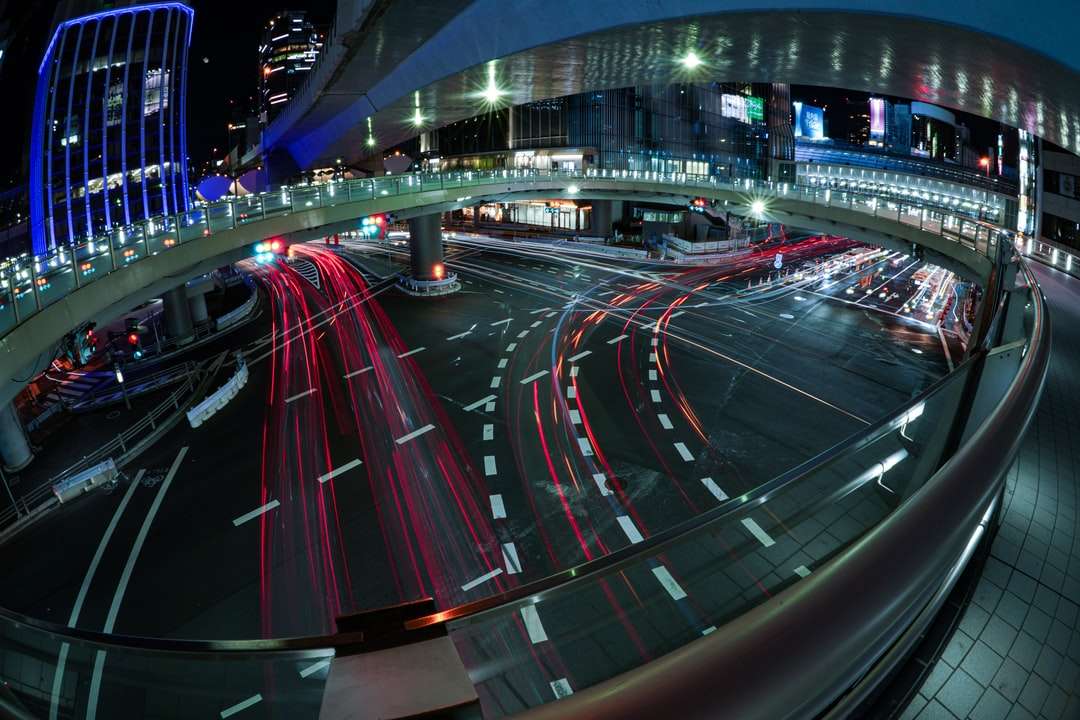 Autos auf der Straße während der Nacht Puzzlespiel online