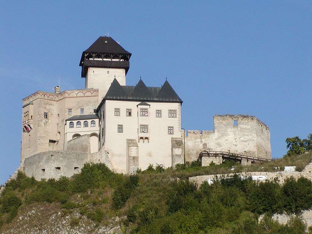 Trencin slott i Slovakien Pussel online