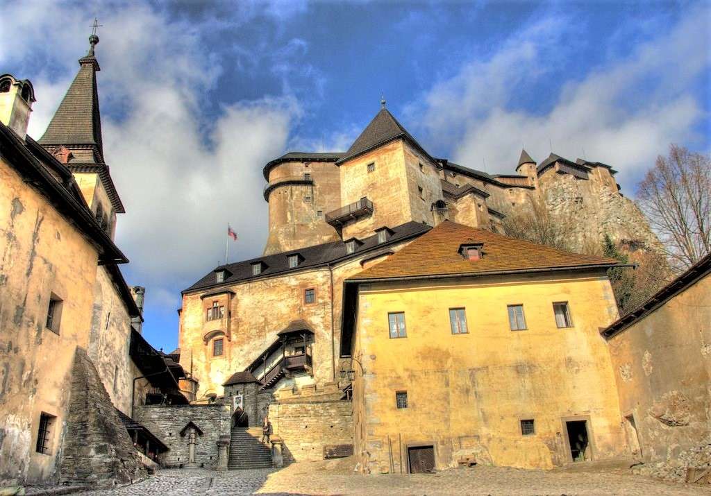 Burg Orava in der Slowakei Online-Puzzle