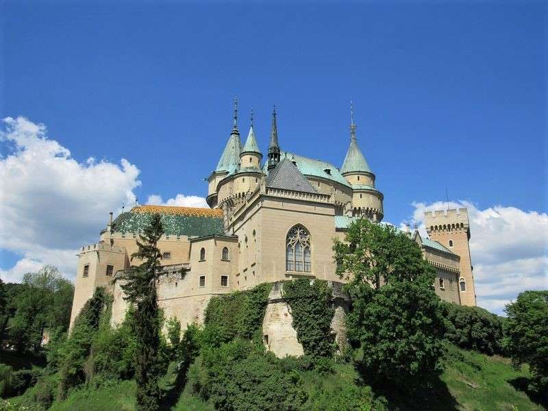 Castelo Bojnice na Eslováquia puzzle online