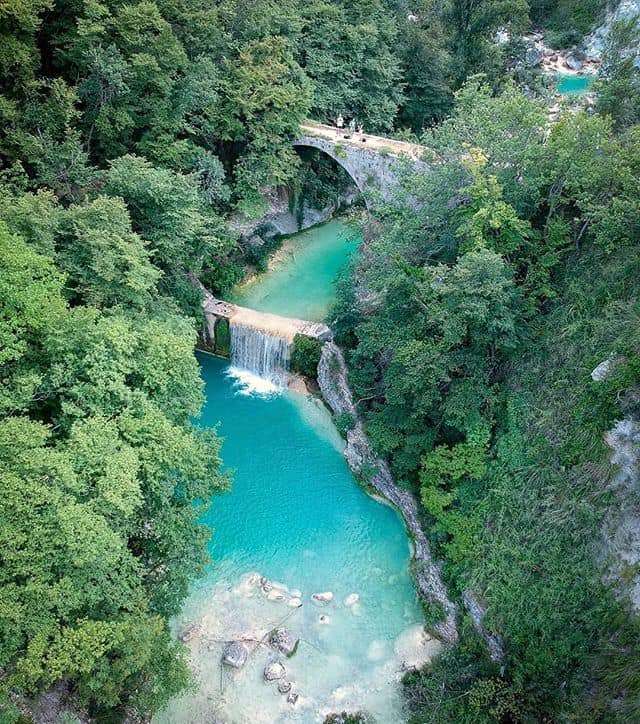 Пътека за водопад Асколи - Кастел Трозино - Италия онлайн пъзел