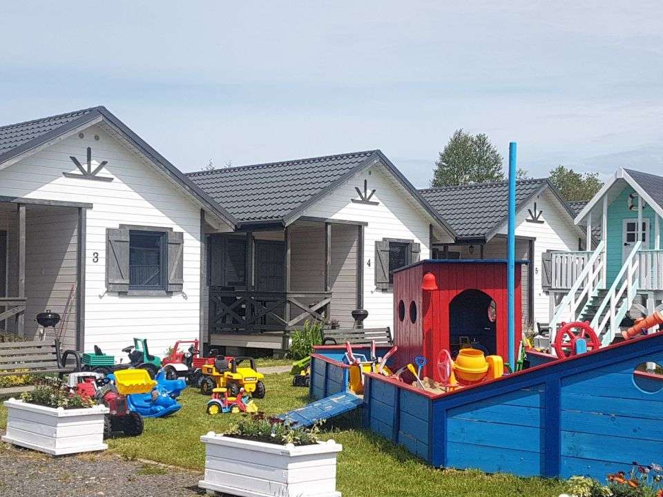 casas de vacaciones con parque infantil rompecabezas en línea