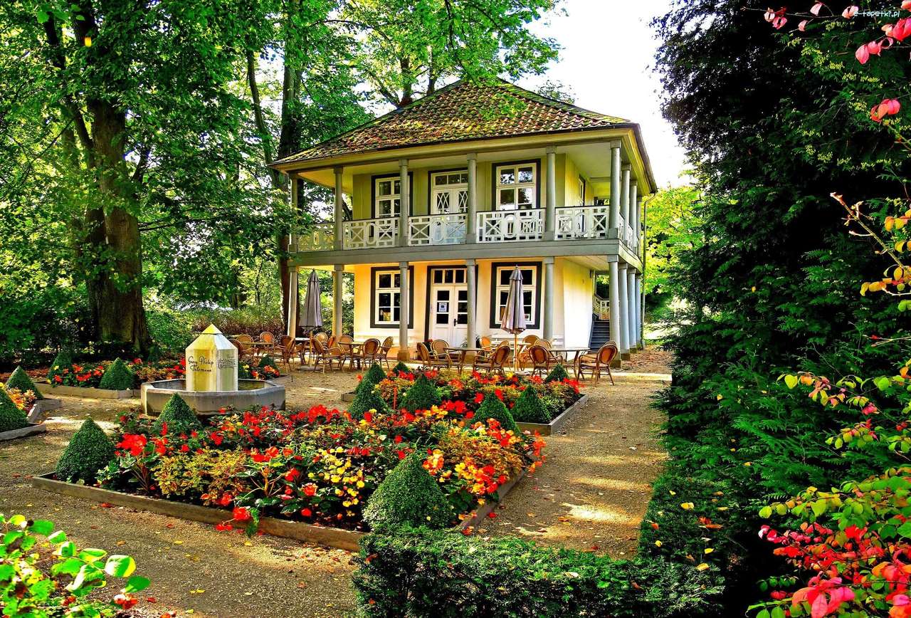 Haus, bunte Blumenbeete Puzzlespiel online