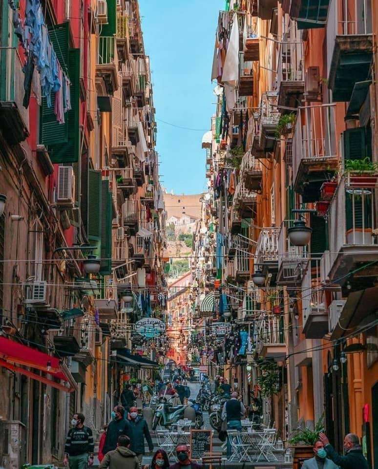 Nápoly utcája, Olaszország online puzzle