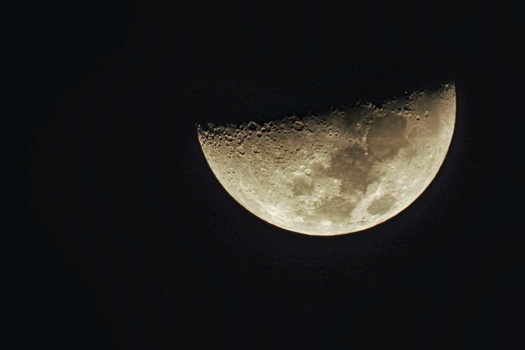 full moon in dark night sky online puzzle