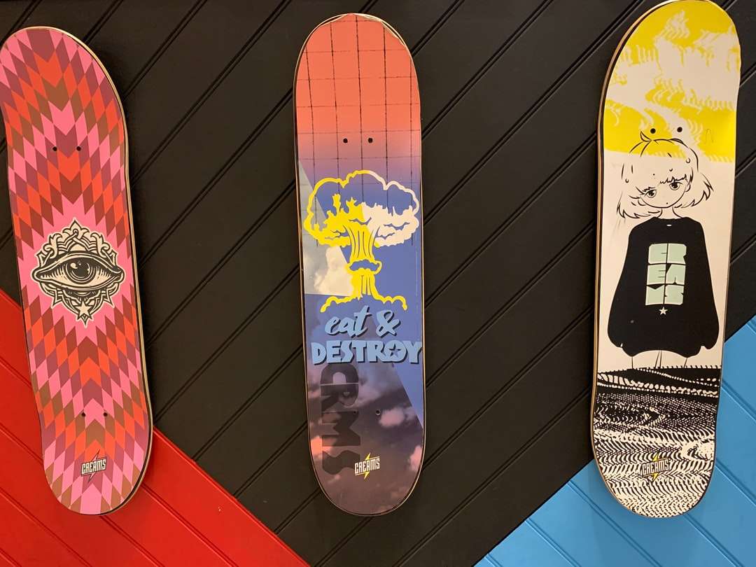 vitt och rött mickey mouse print skateboard däck Pussel online