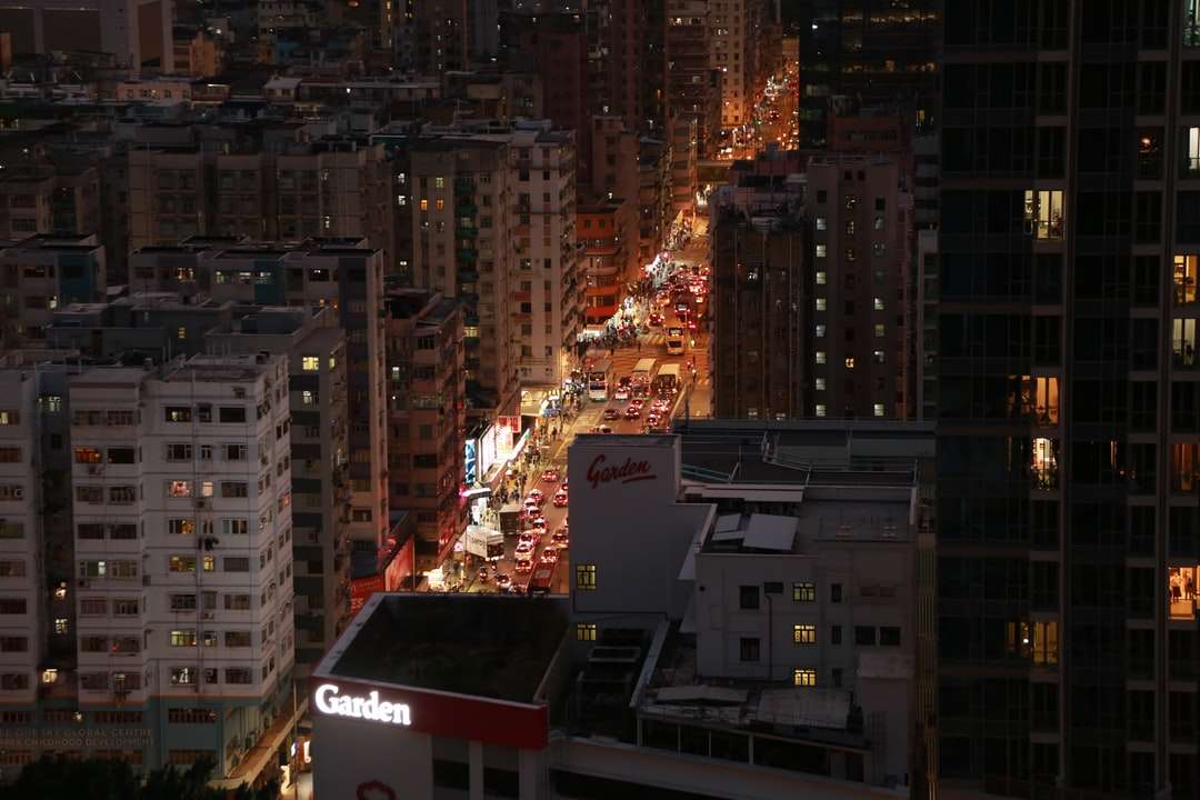 hoge gebouwen tijdens de nacht online puzzel