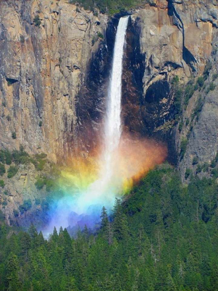 Vattenregnbåge i Yosemite nationalpark Pussel online