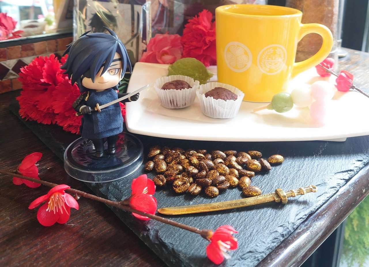 Mitsu, blommor och mellanmål Pussel online