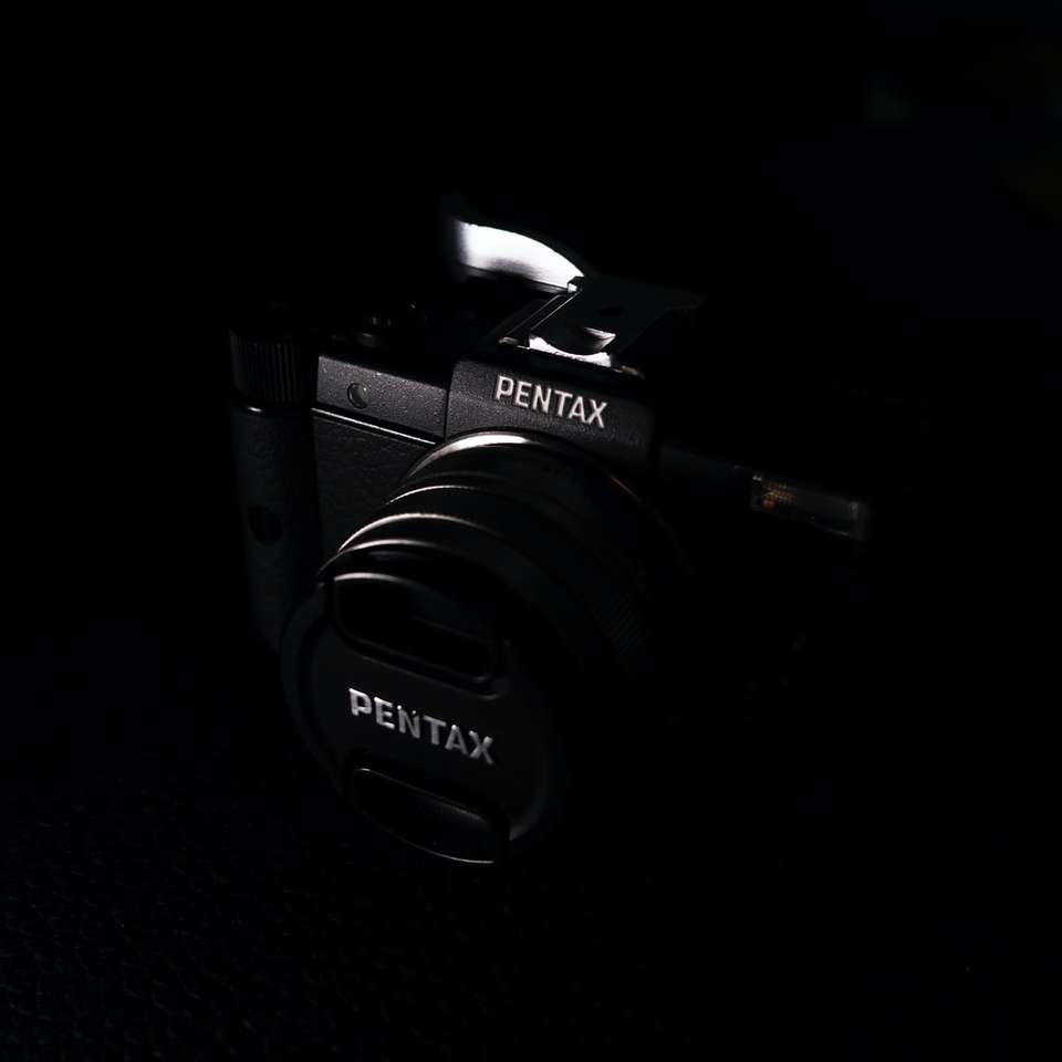 zwarte Pentax camera online puzzel