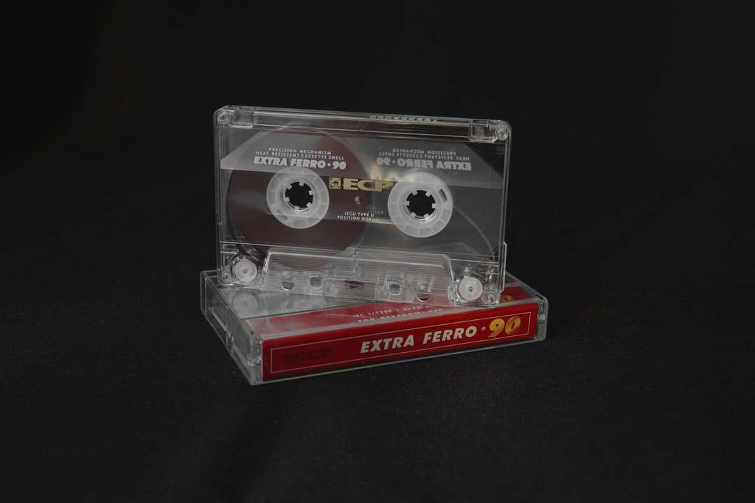 witte en rode cassetteband online puzzel