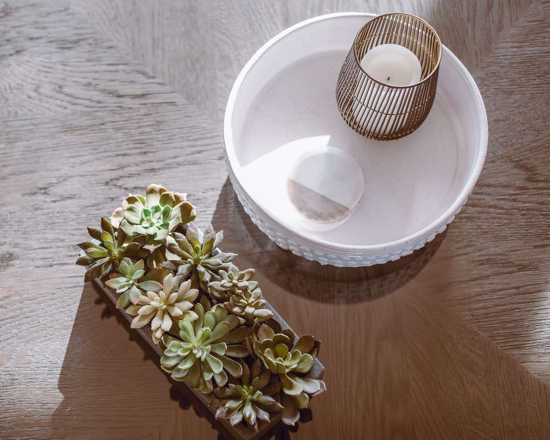 tazza da tè in ceramica bianca sul piattino in ceramica bianca puzzle online