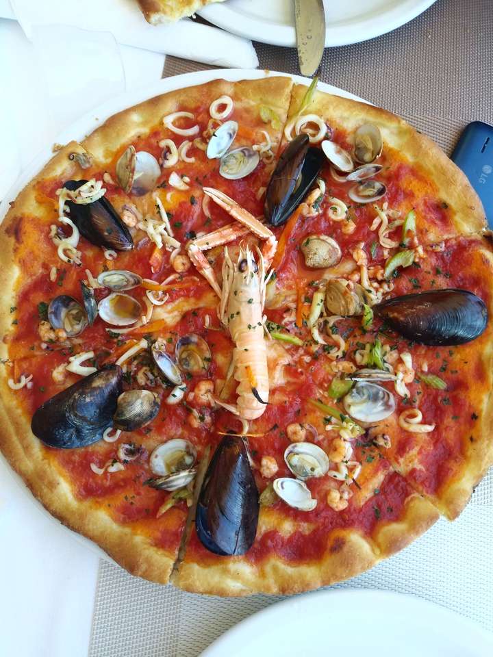 Пица Frutti di Mare онлайн пъзел